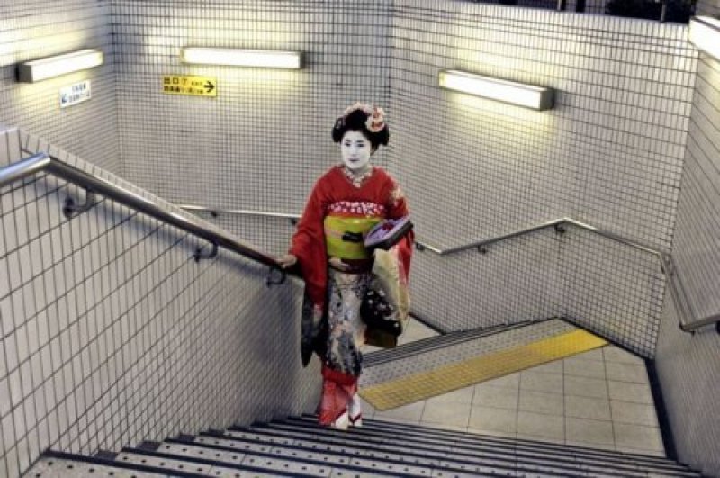Geisha in Subway